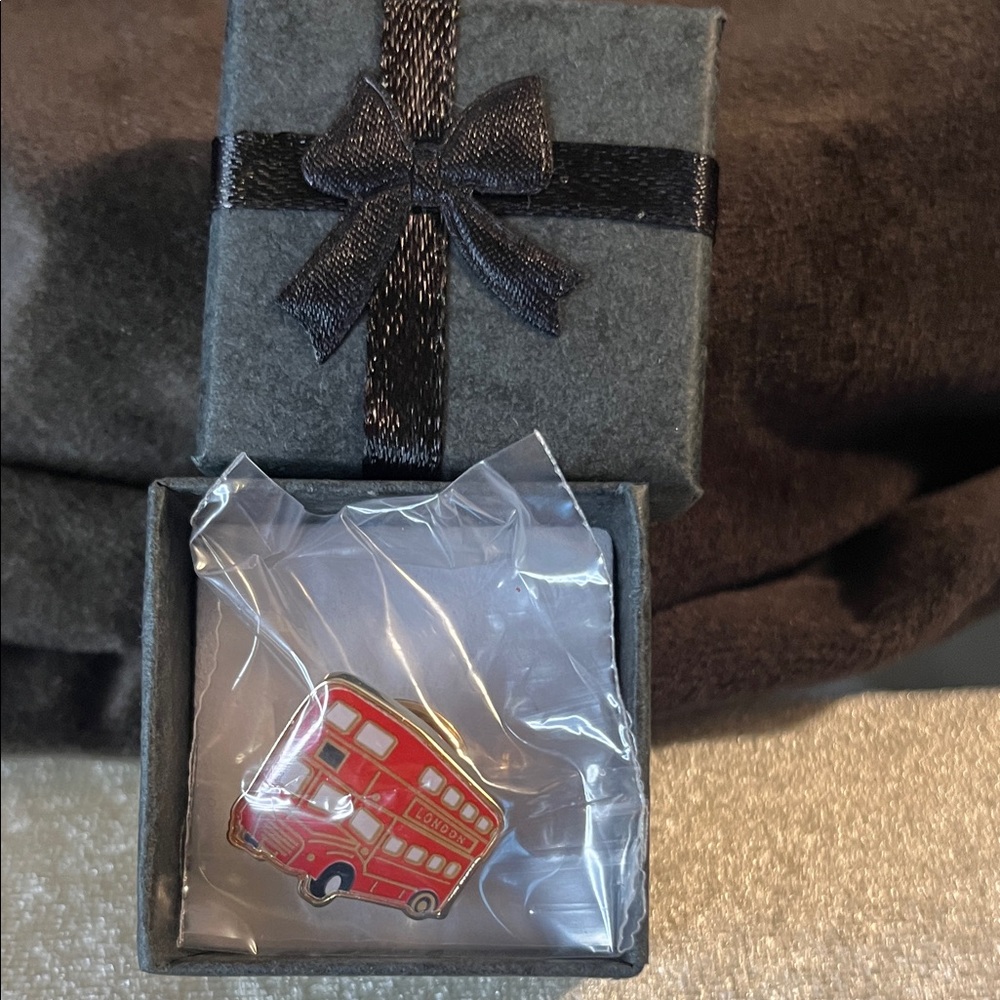 Brand New Burberry London Double Stack Bus Gold Tone Pin 0.75”